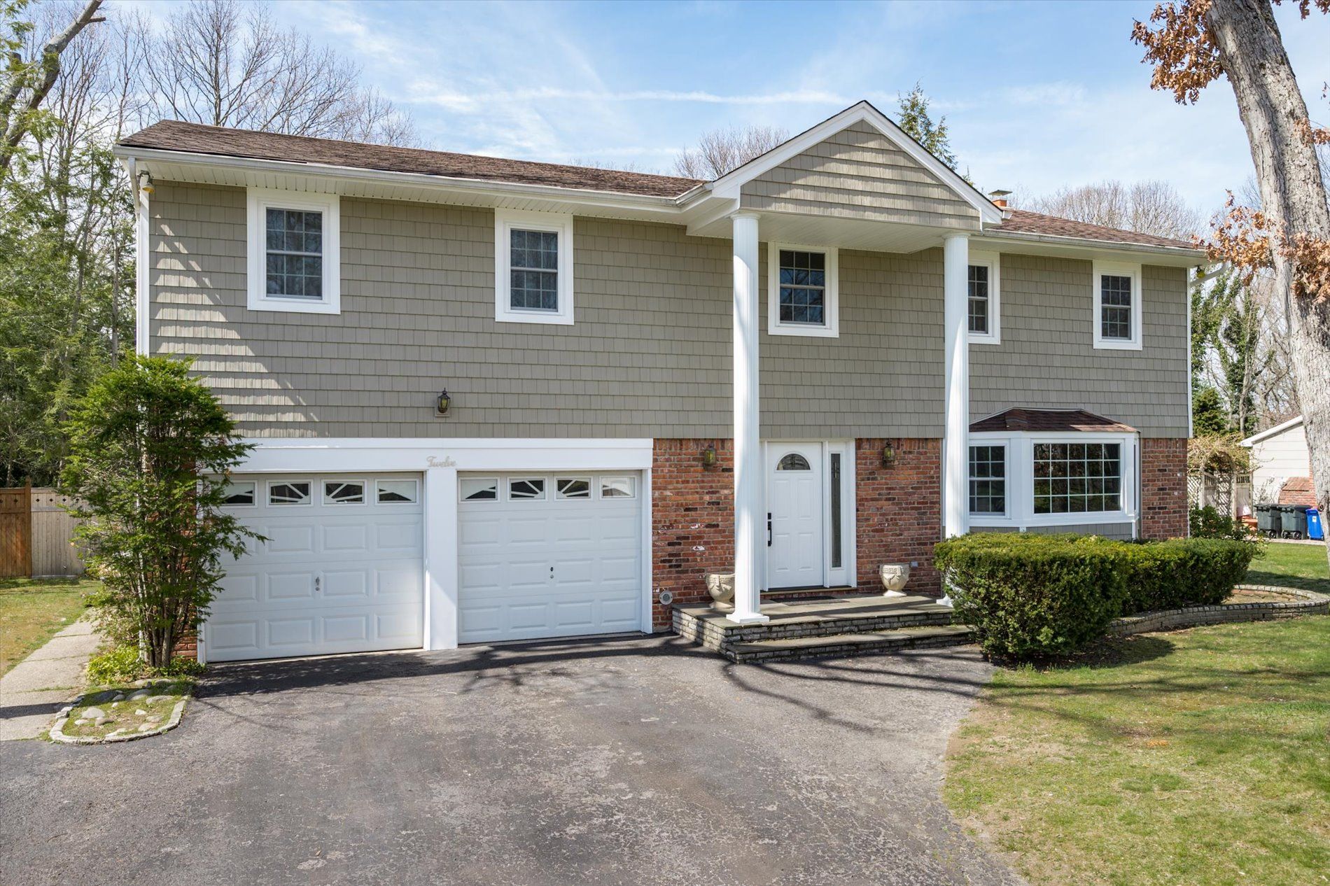 Hauppauge Home, NY Real Estate Listing
