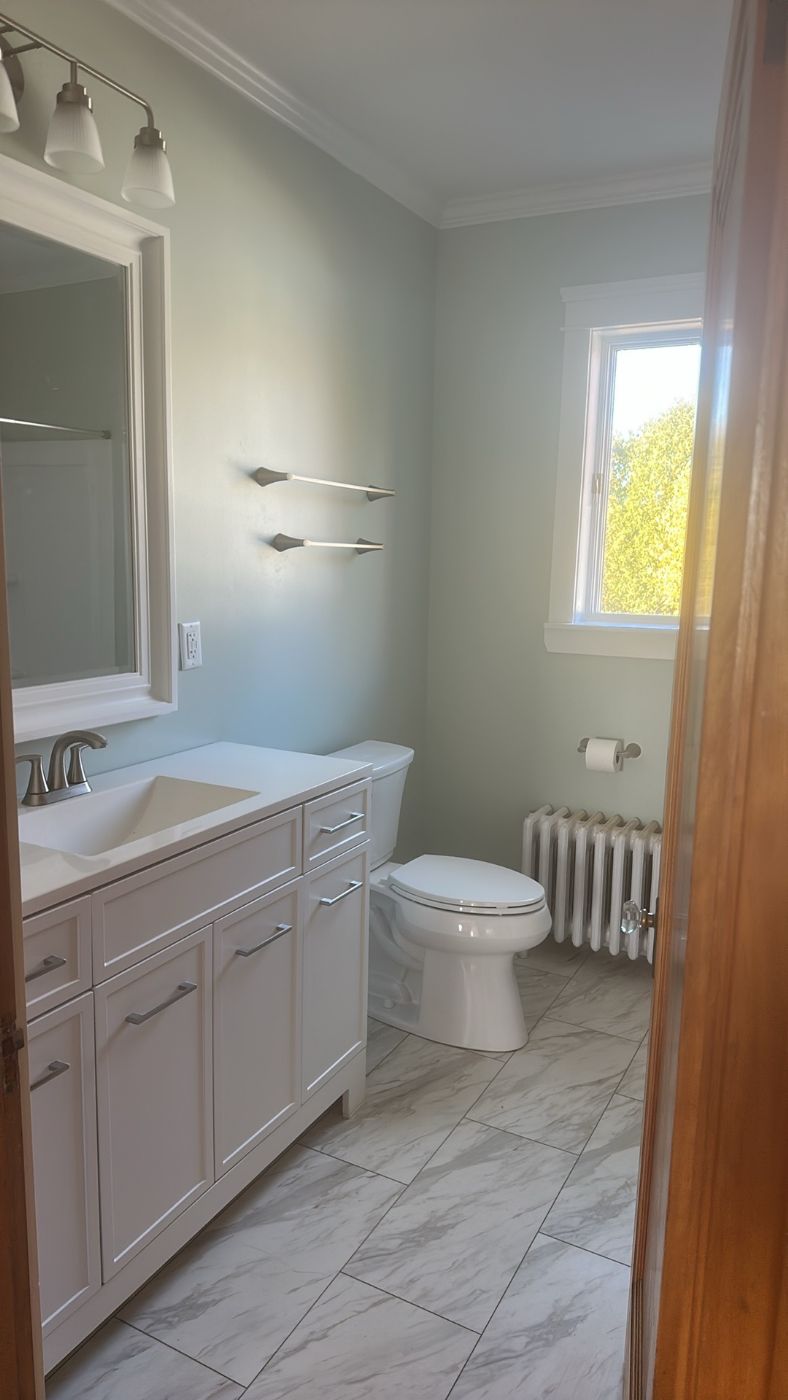 2nd Floor Full Bathroom 